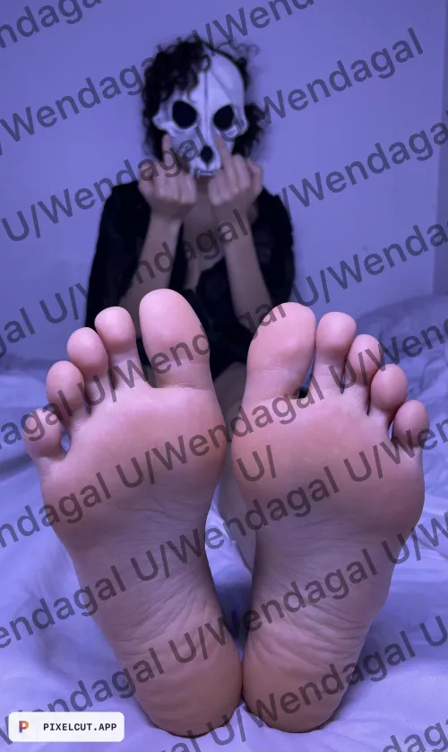 You should feel my soft soles 😋