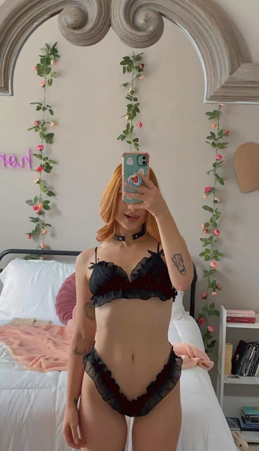 you should spend your night looking at my nudes 😘 you should spend your night looking at my nudes 😘