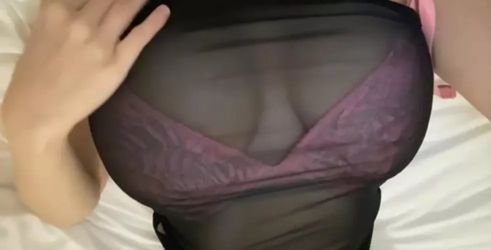 You think itβs ok for a Persian girl to go to the mall in this top or will people not like my pink bra?