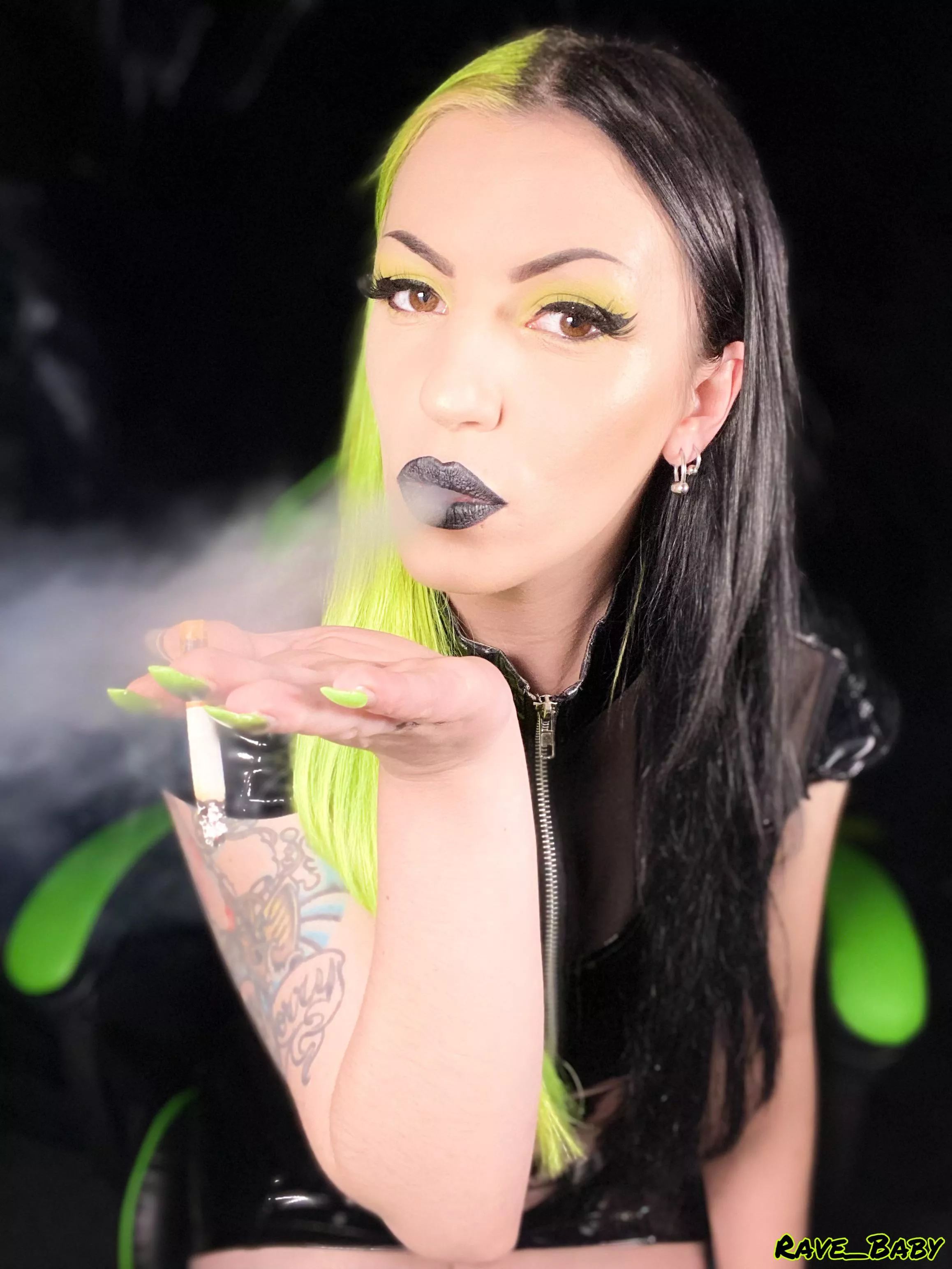 You will love the way I blow it right in your face 🚬💨💨💨💨