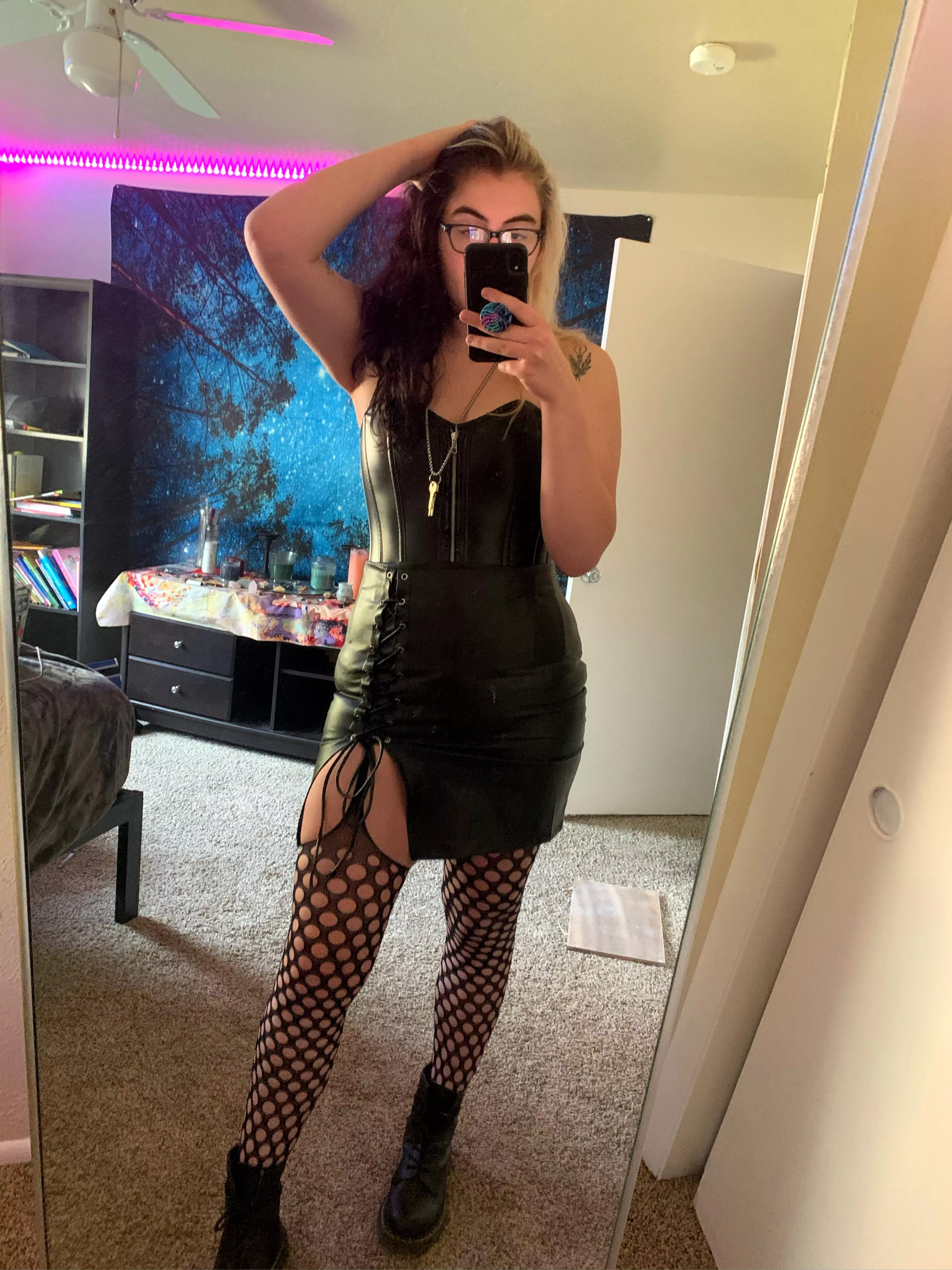 You would beg just to lick my boot 🔥🖤 You would beg just to lick my boot 🔥🖤