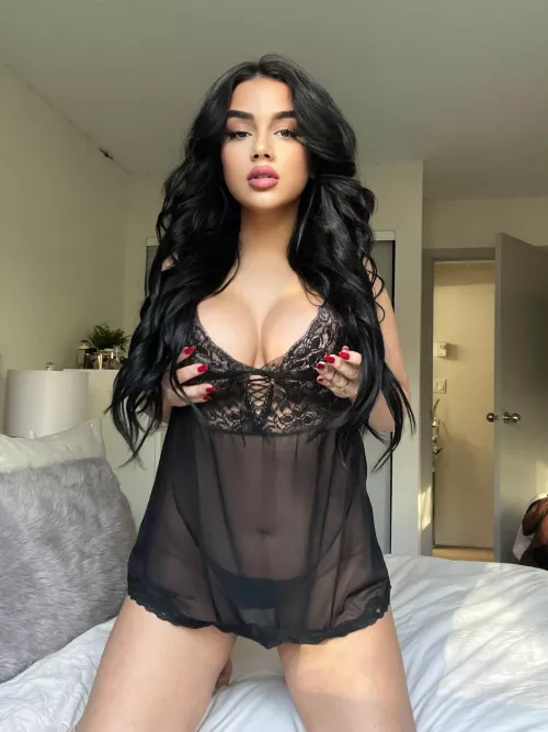Young milfy Latina