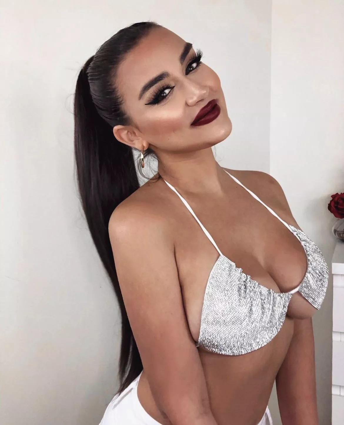 Young milfy ;) like what you see?