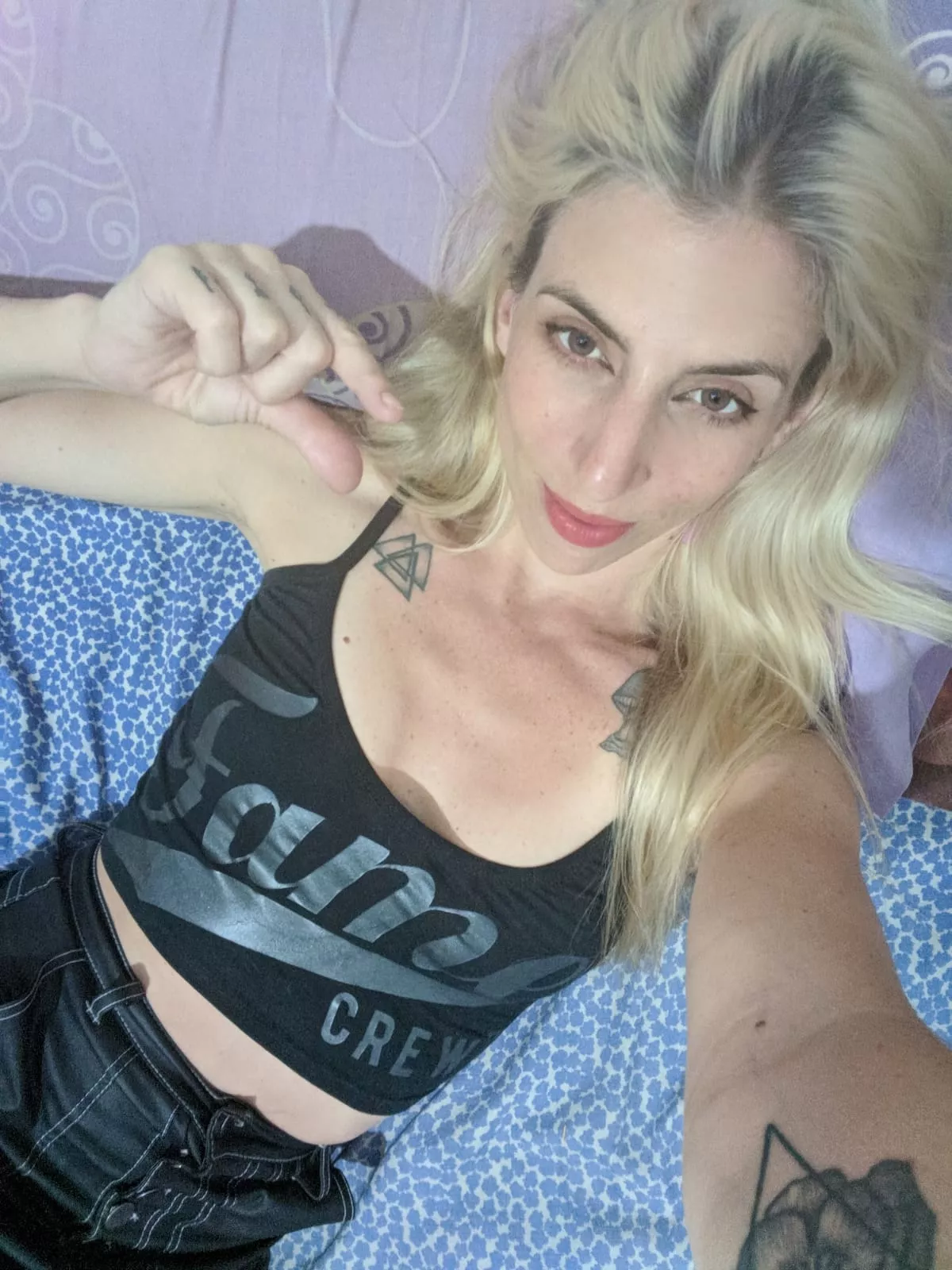 Your baby shrimp will never please me , but I can teach you what big things feels inside of your body , if you want to ... [Domme]