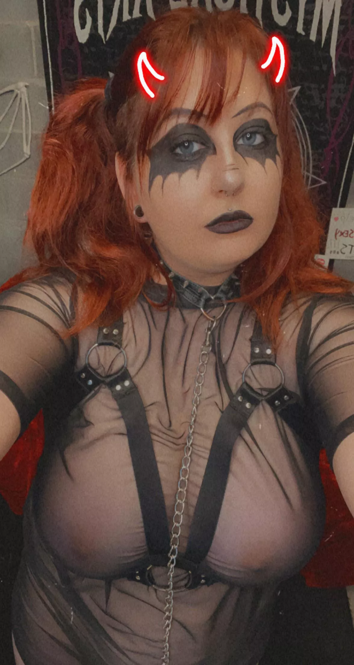 Your fave big titty goth is on and I have my lush in my cute little pussy. 😈 link in comments or search lolahdreadful