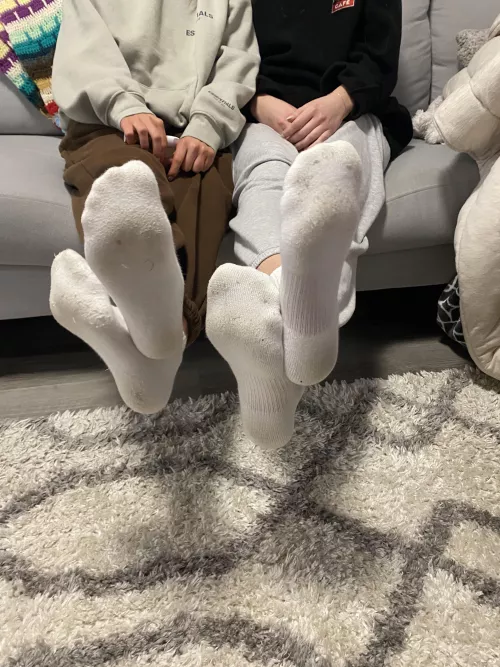 Your favourite sisters are back! 🇨🇦🇨🇦