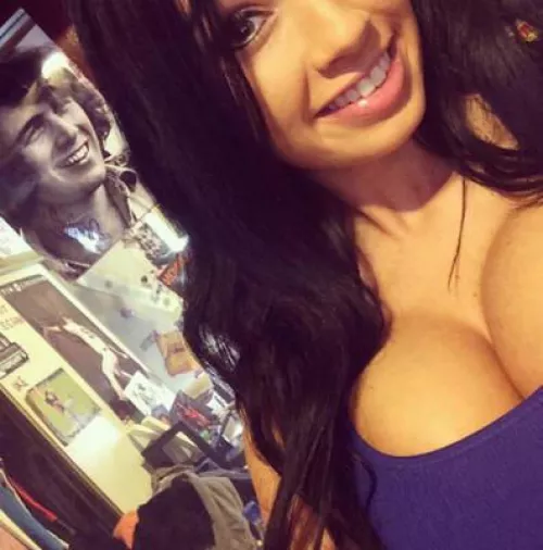 Your goddess Paris Dylan is back