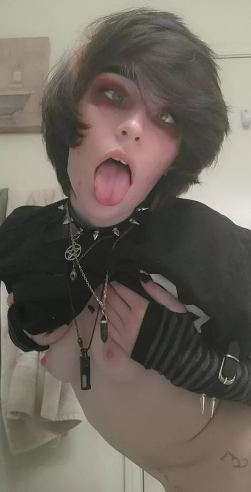 Your goth ahegao queen is back for more!