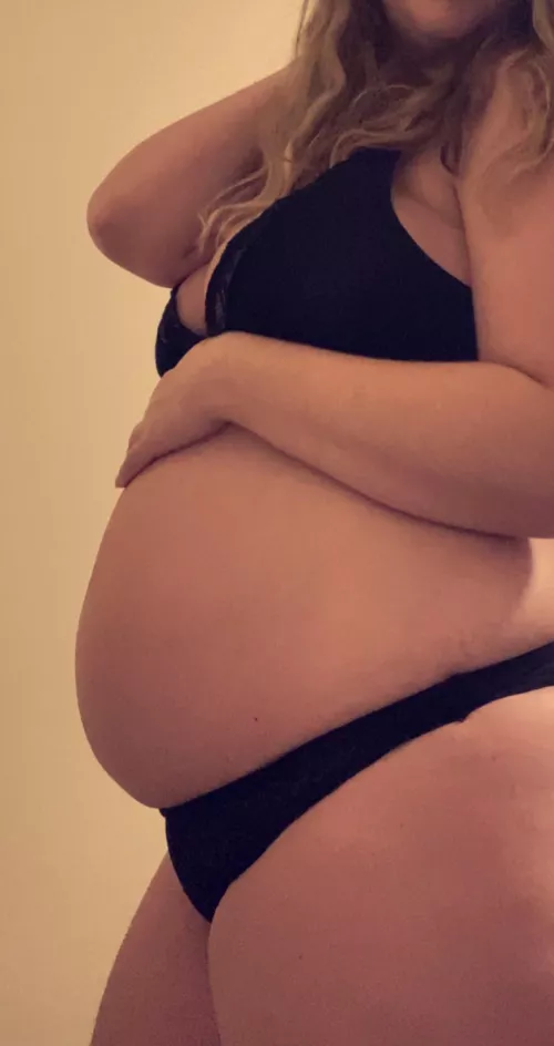 Your Monday night could be more fun with me😜🤰🏼🔥