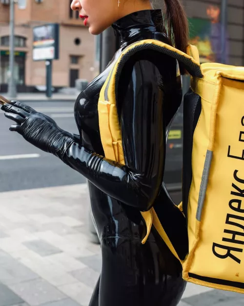 Your shiny food delivery person @latex_darkness