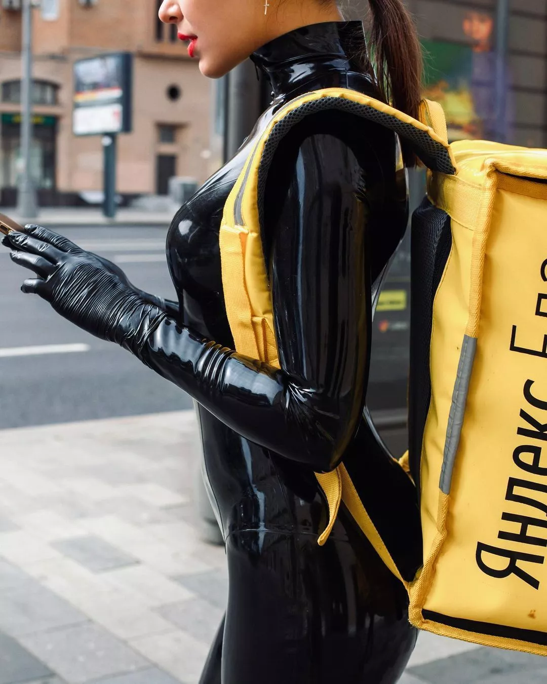 Your shiny food delivery person @latex_darkness