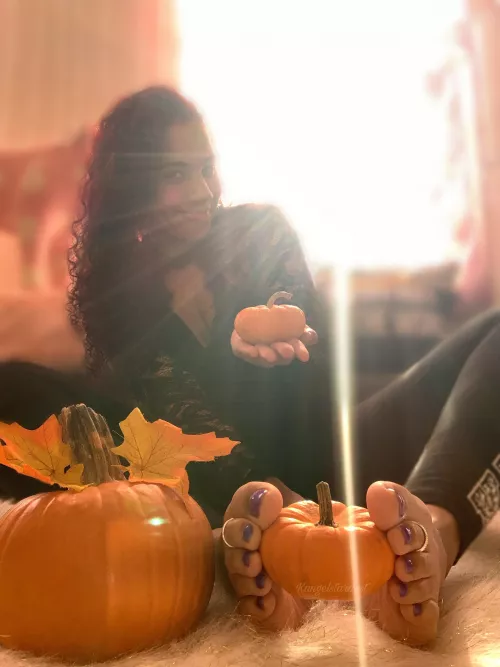 Youโre totally wishing this little pumpkin was your face instead ๐