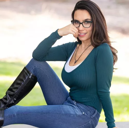 Youtuber Trisha Hershberger. Such a busty MILF