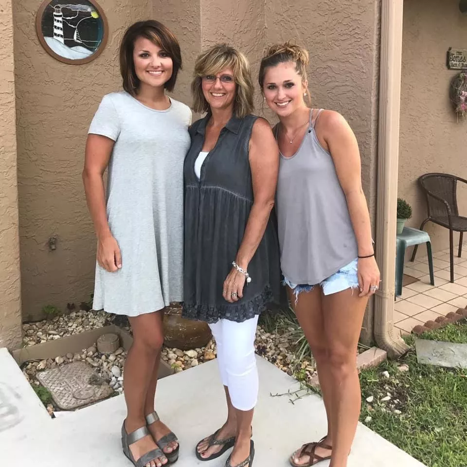 Yummy Mother That Produced 2 Sexy Daughters