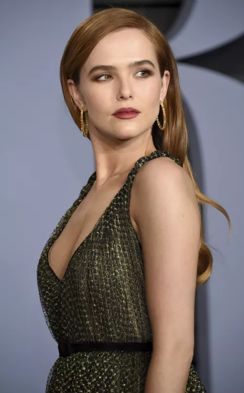 Zoey Deutch