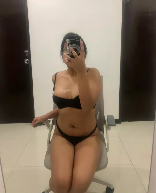 Zoom is in session (f)