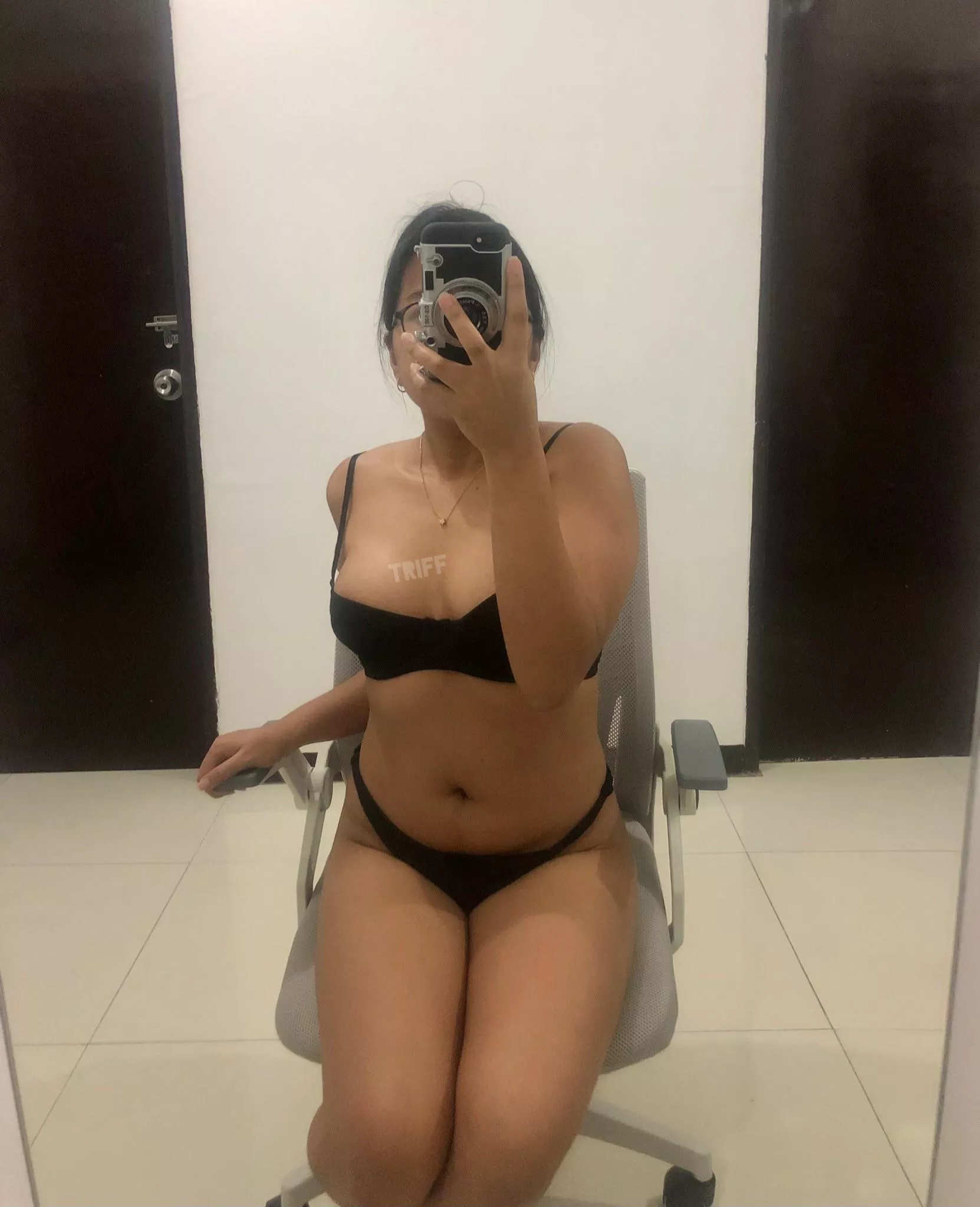 Zoom is in session (f)