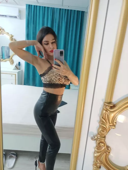 Zulema's Monday mirror selfie