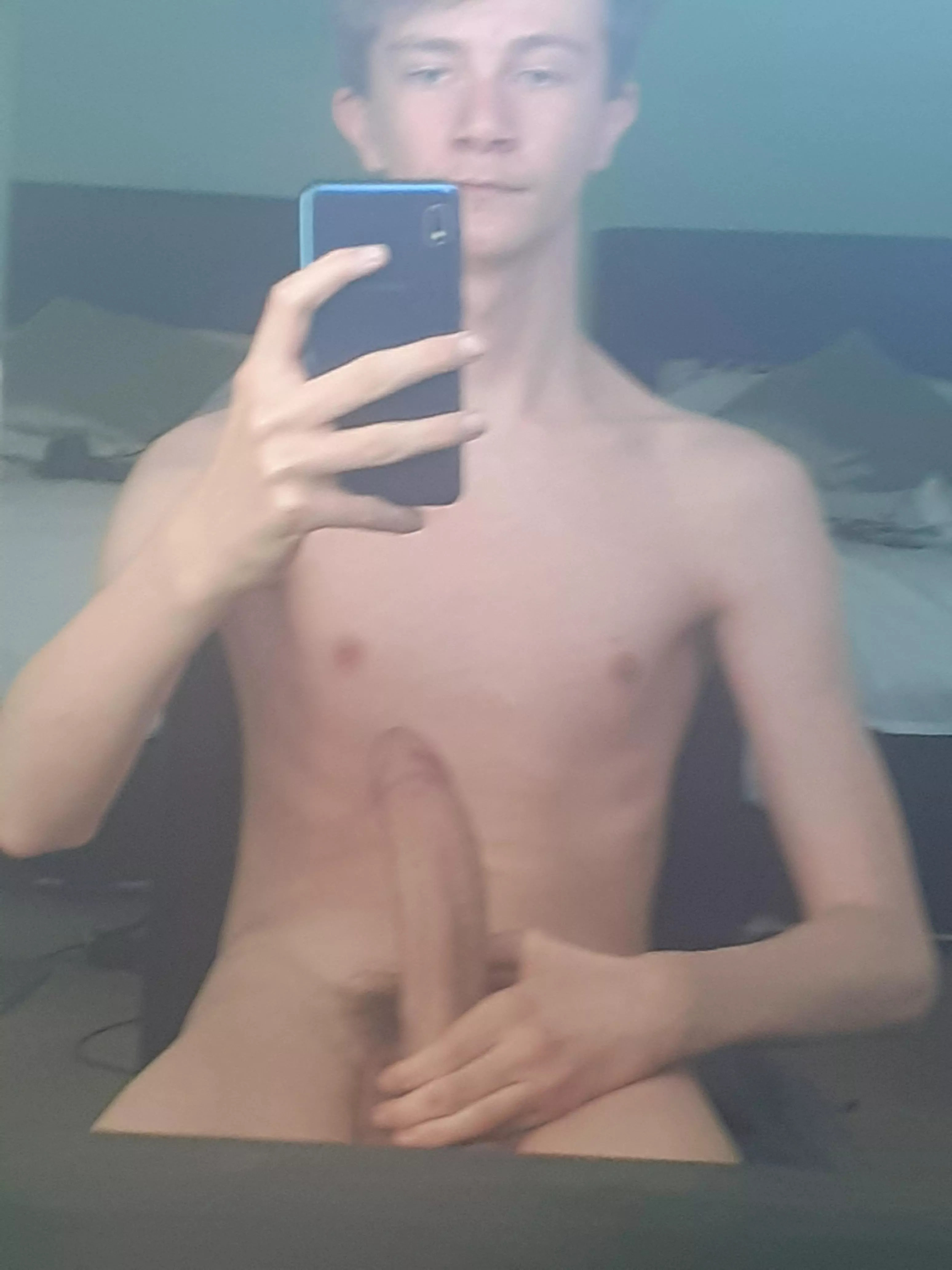 18, Anyone looking for a big dick twink? 😅