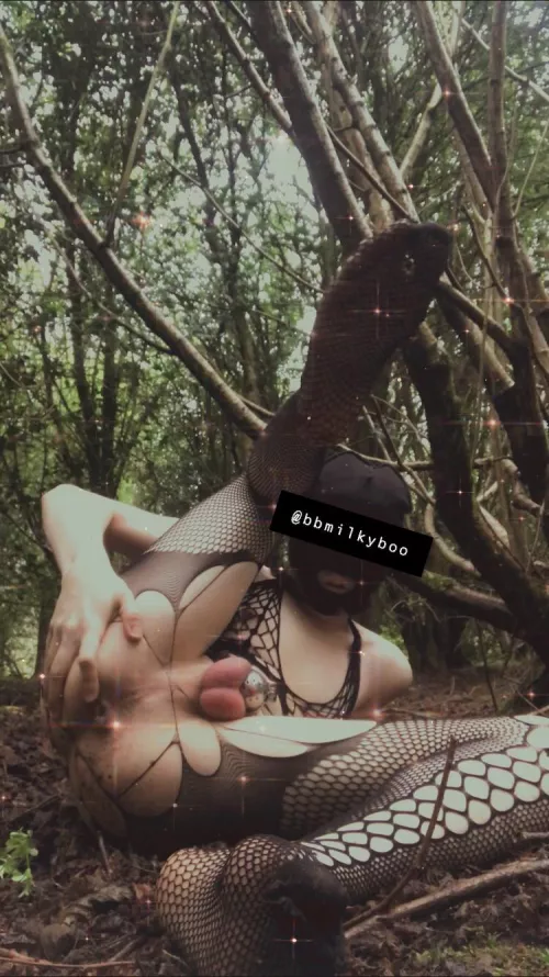 [18] anyone wanna come out to the woods with me?~ 😈😘