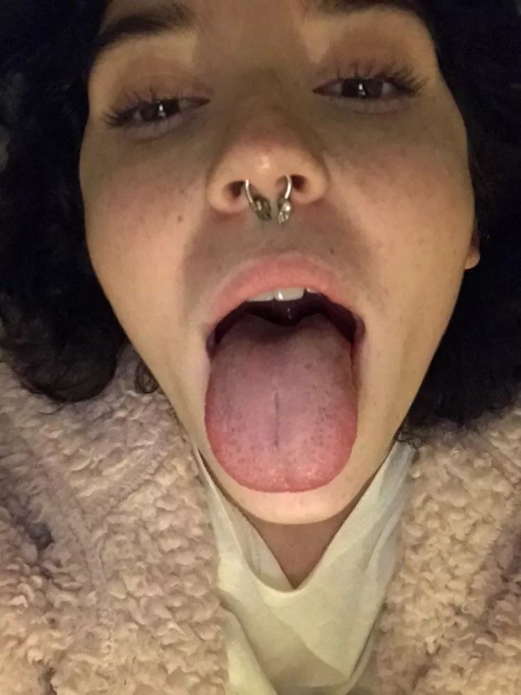 18 yo cum slut 💦🥵🥵 18 yo cum slut 💦🥵🥵