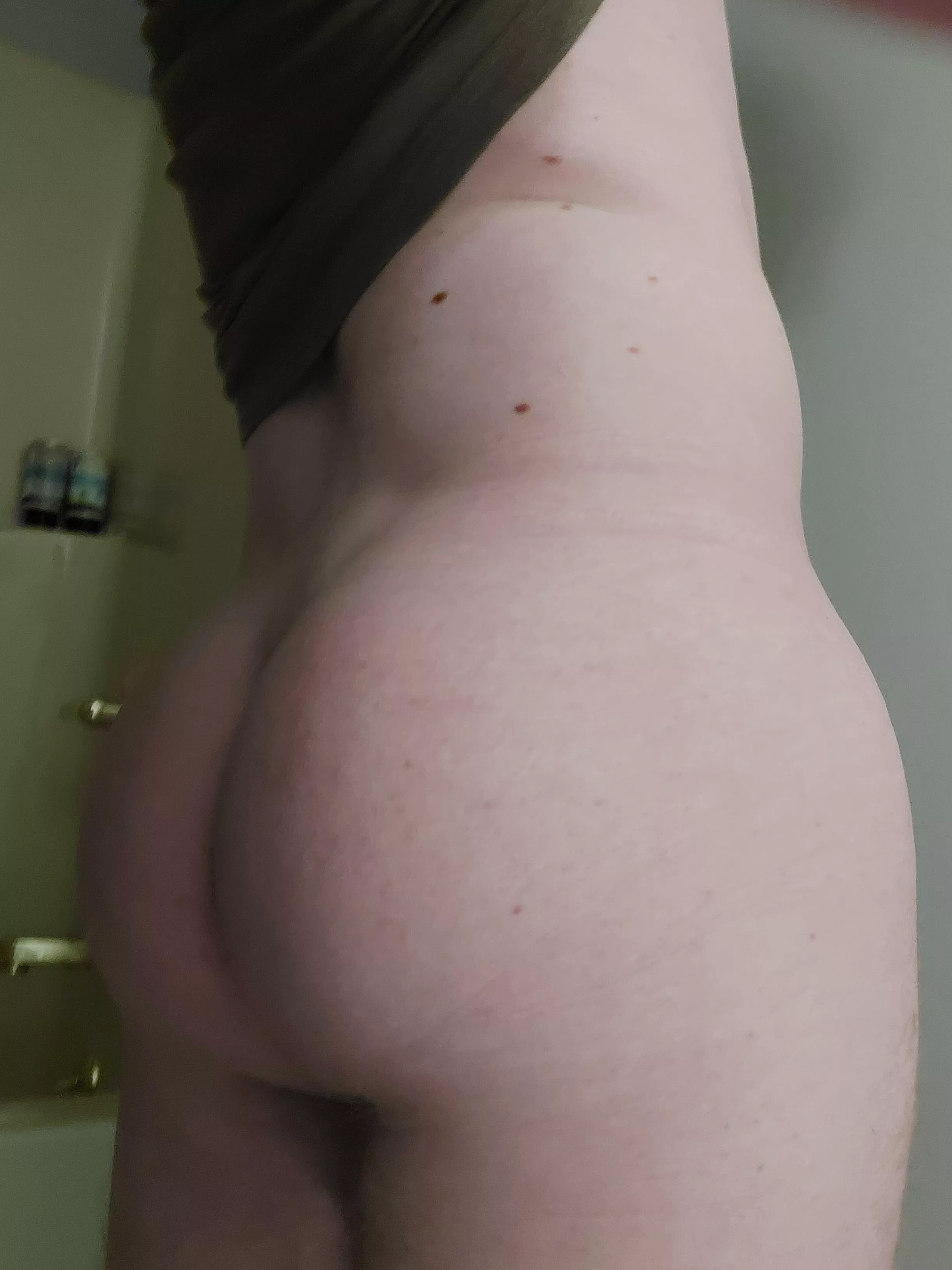 [19] Any superchubs wanna invite their chubby friends to share a femboy?~ (and sit on my face)