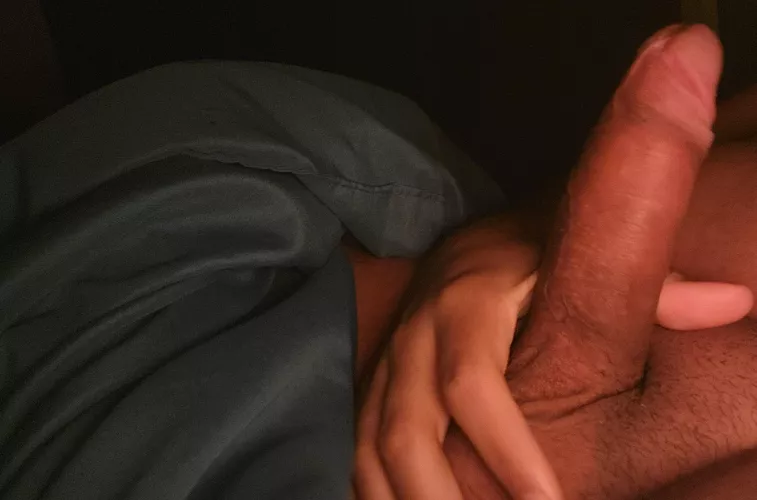 19, who wanna jerk together and sext.. dms open