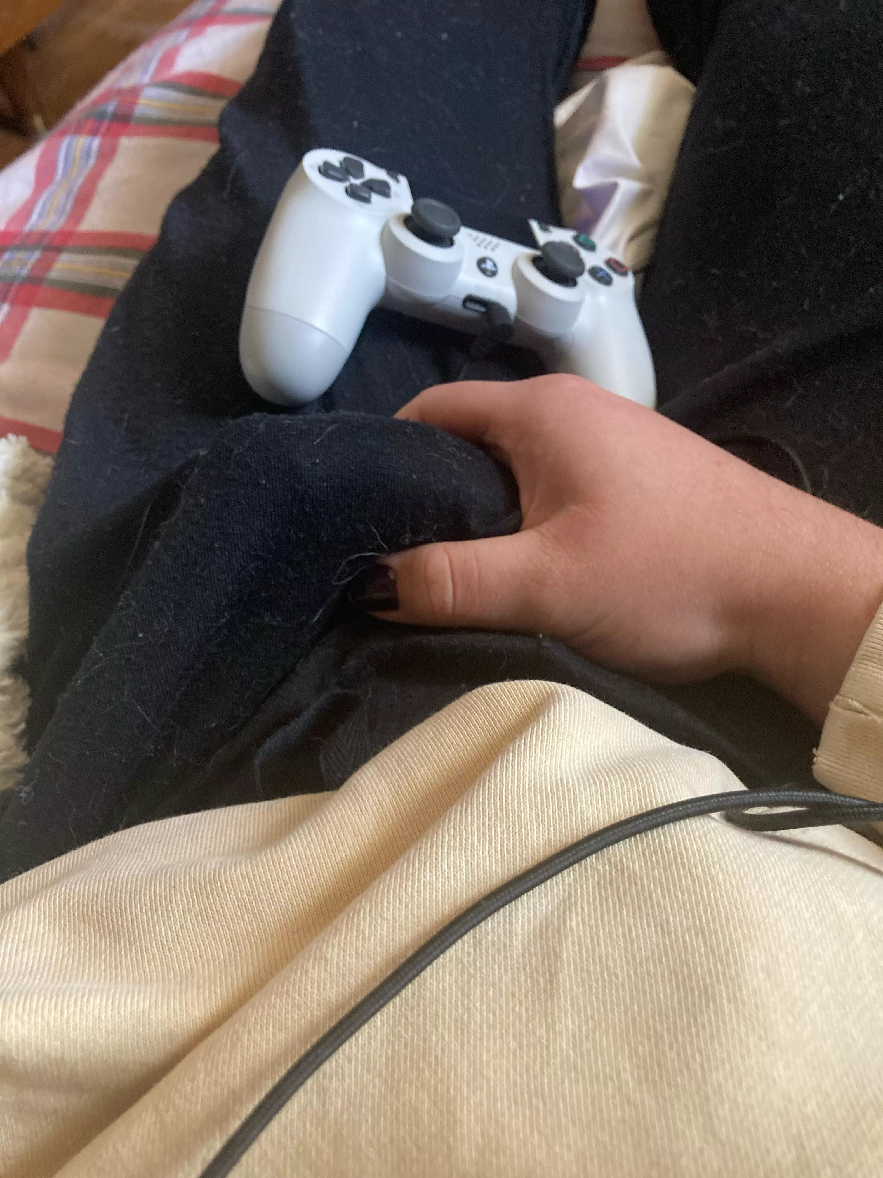 20 bi horny and kinky. Anyone wanna jerk off together while we play something?