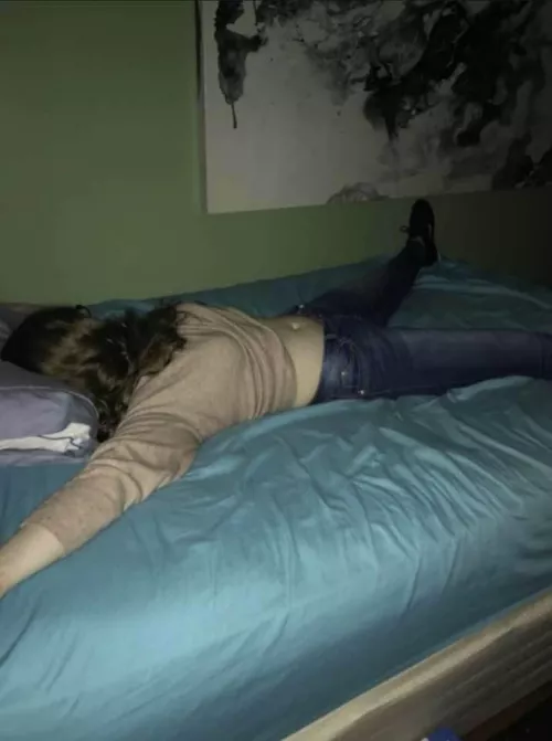 [20F] Tie me up, swirl your tongue in my belly button, then cum in it and make me lay there while it dries inside of my innocent belly button