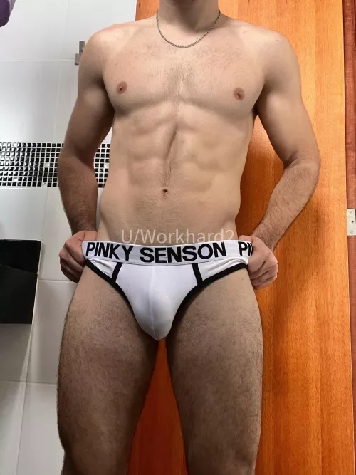 [21] Do you appreciate bros with undies? 😋