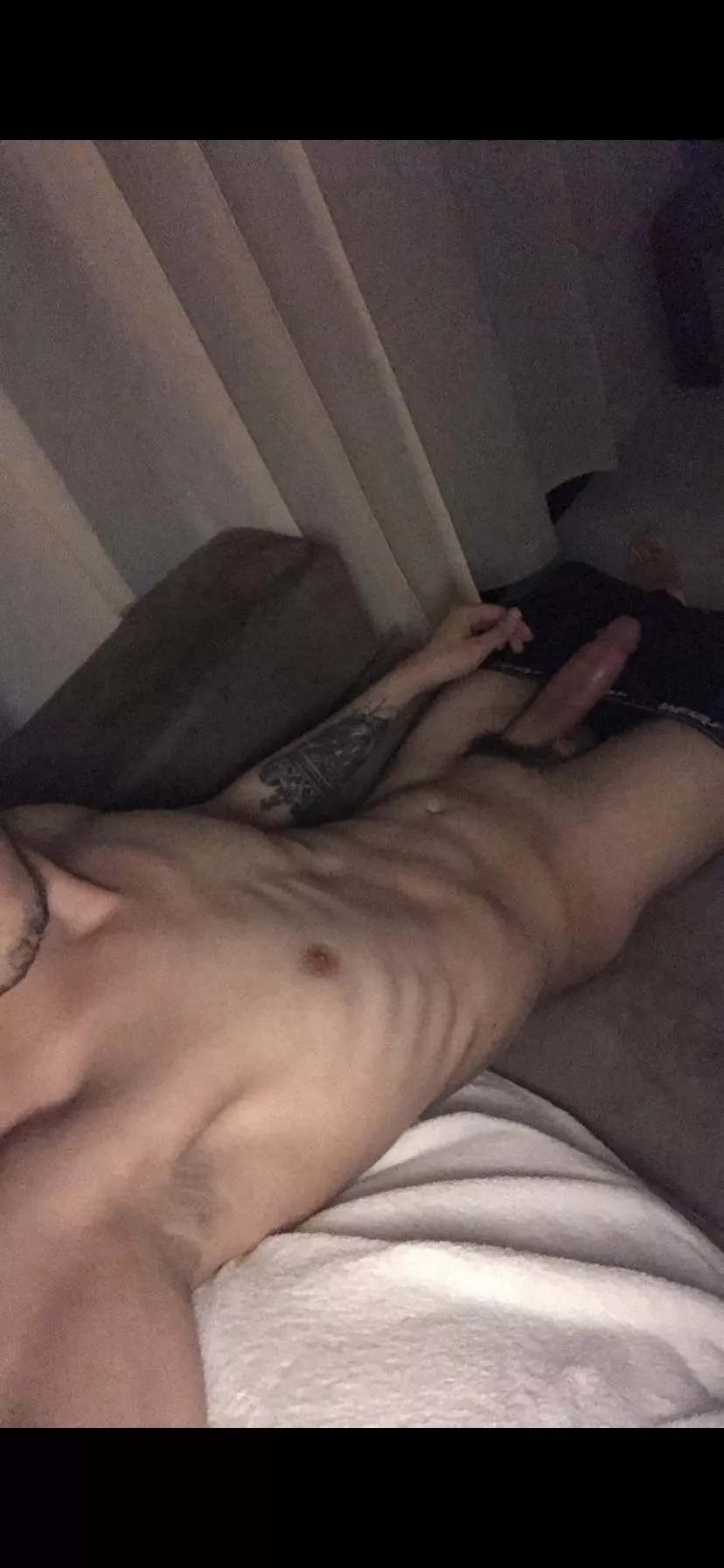 [21] i just want a dude to watch a movie naked with me 👊🏻👅