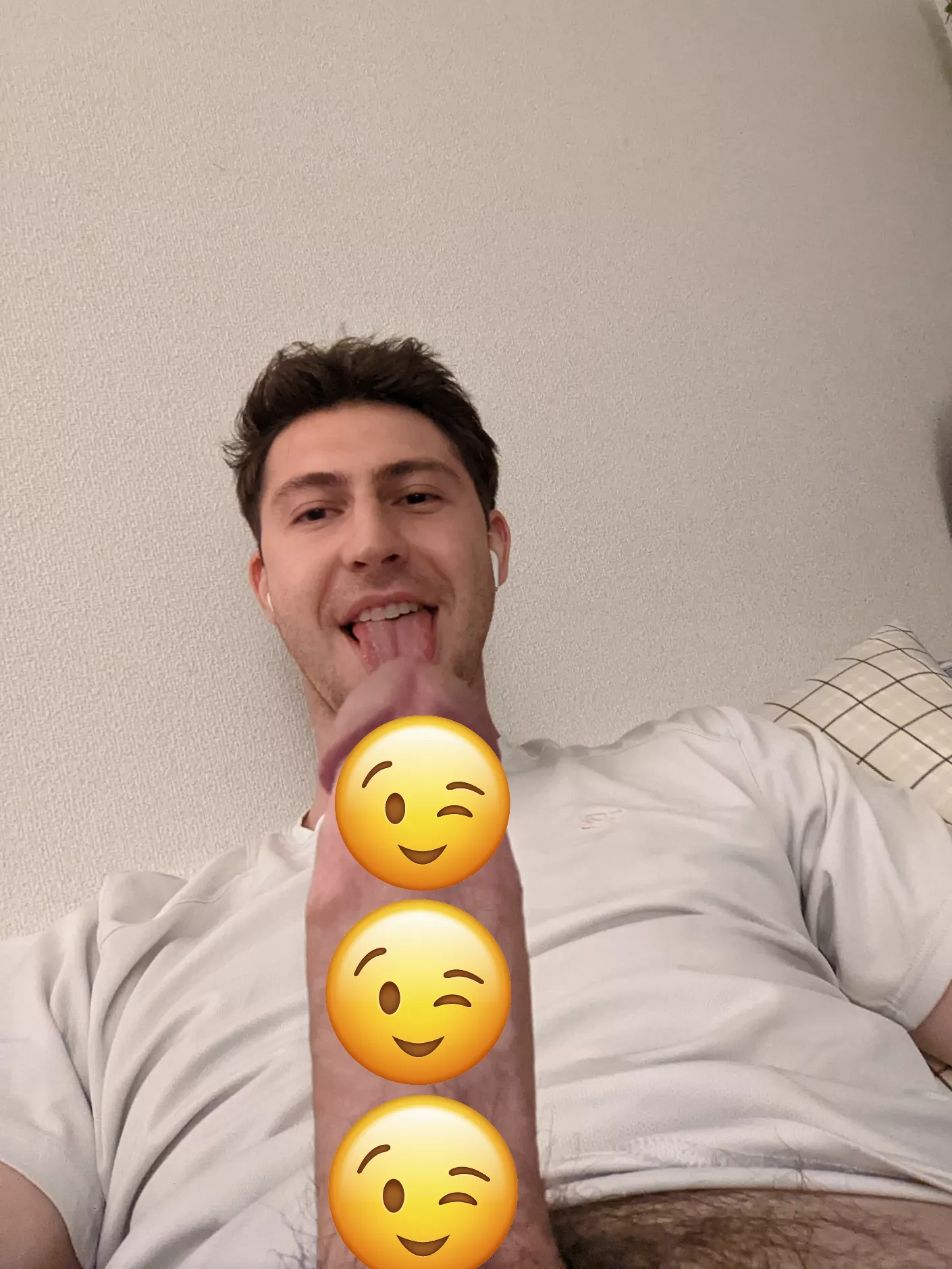 (21) When I was a young teen I could suck my own dick, now I get others to 😏