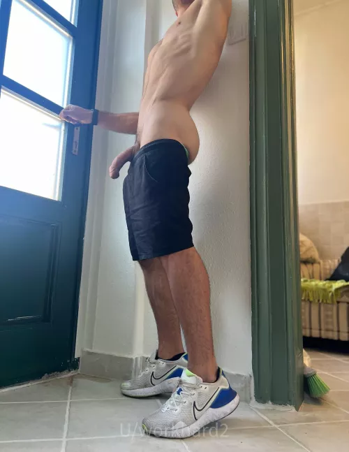 [21] When the bro opens the door for you! 😜