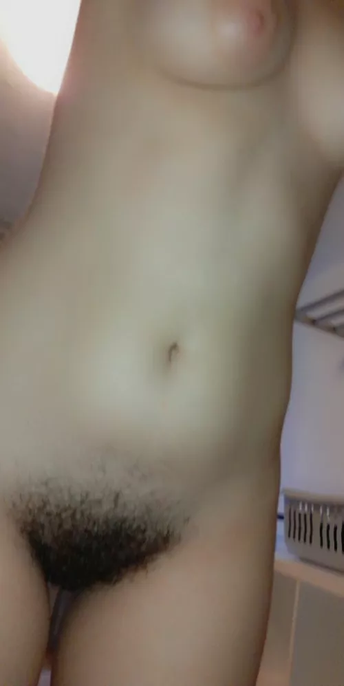 (22, 141, 5'6) here is a little better quality picture of my body.