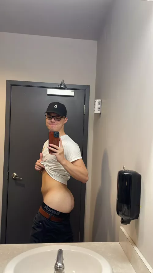 [22] Needing some kinky dom to message me and do some dirty stuff to me 😈