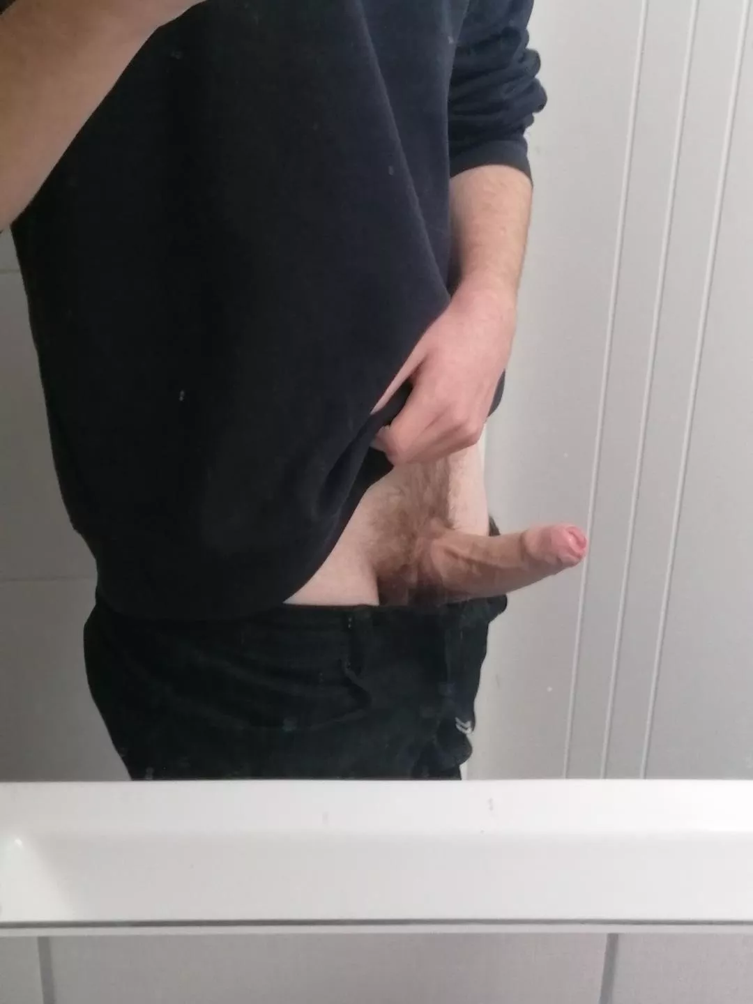 22[M] First person to message me gets to see a huge load I busted right after this pic.