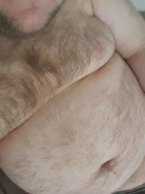 23 chubby bottom looking for fit tops to chat and trade