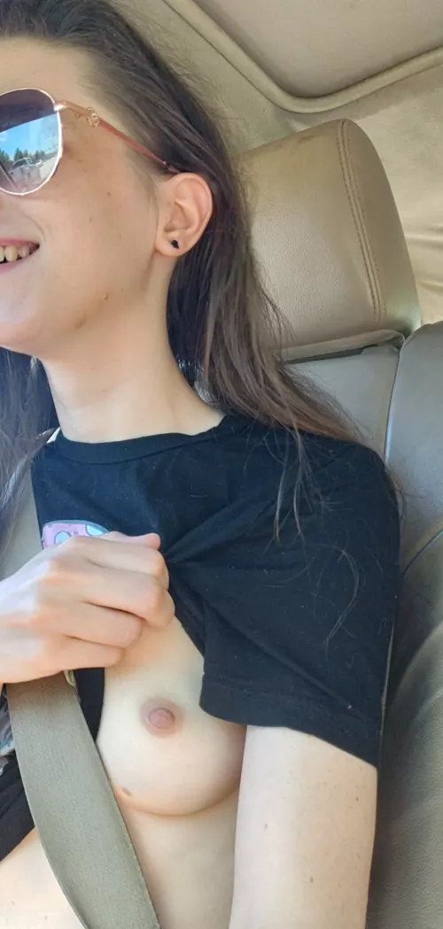 [23 [F]kind of doordashing at the moment so here's a single small boob 😂 😈