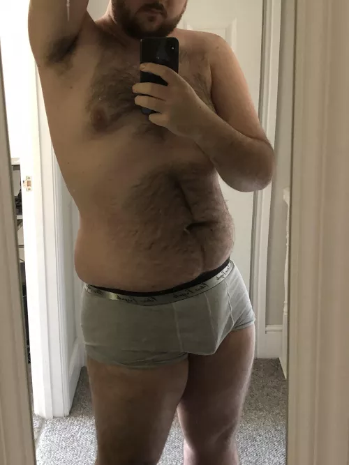 [23] Weekend home alone with no one to cuddle this big furry body, where my big girls at?