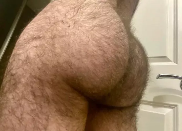 24 in shape bottom bro with a big furry bubble butt. 🤪 I’m horny as hell, DM me