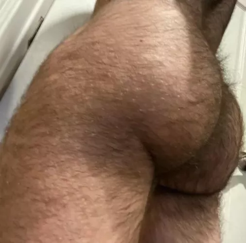 24 in shape bottom bro with a big tight furry bubble butt. 😈 I’m horny as hell, DM me or add my Snapchat: FurryBroAss