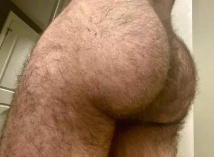 24 in shape bottom bro with a thicc furry ass. 🤪DMs are open!