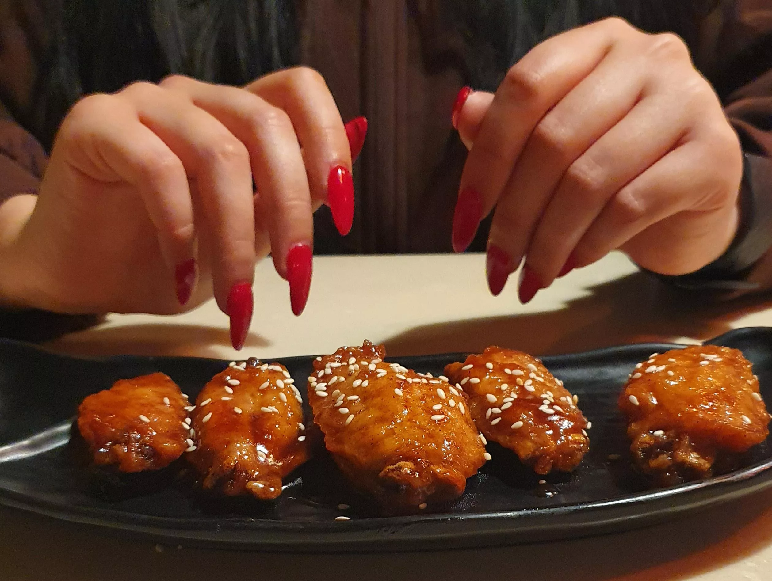 24[F] Who wants to see me dig into some chicken wings, oh and I hope you all like my nails