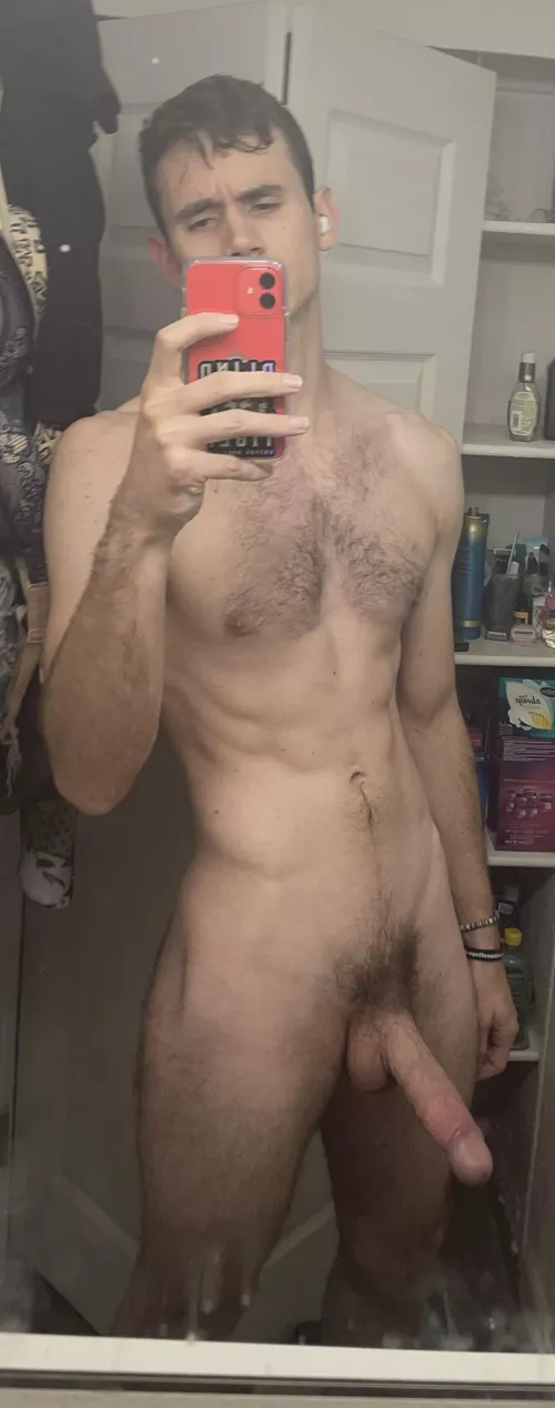 (24m) Do you like your guys with v line and a big cock?