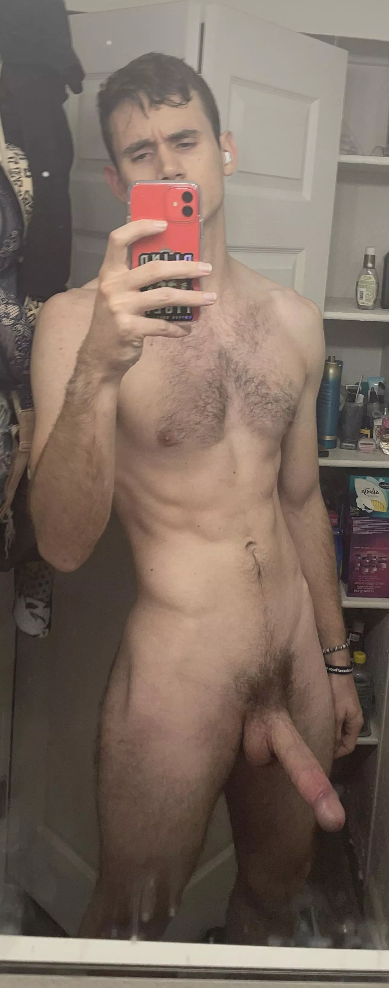 (24m) Do you like your guys with v line and a big cock?