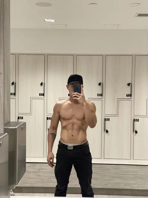 [25m] software engineer in the day time. Polymathic weirdo in the evening time. Come see what I get up to.