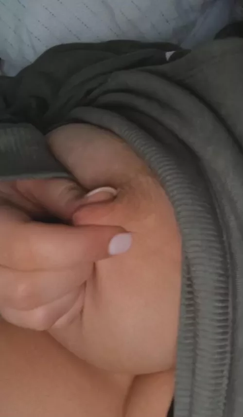 26 F just feeling slutty tonight π€·π»ββοΈ