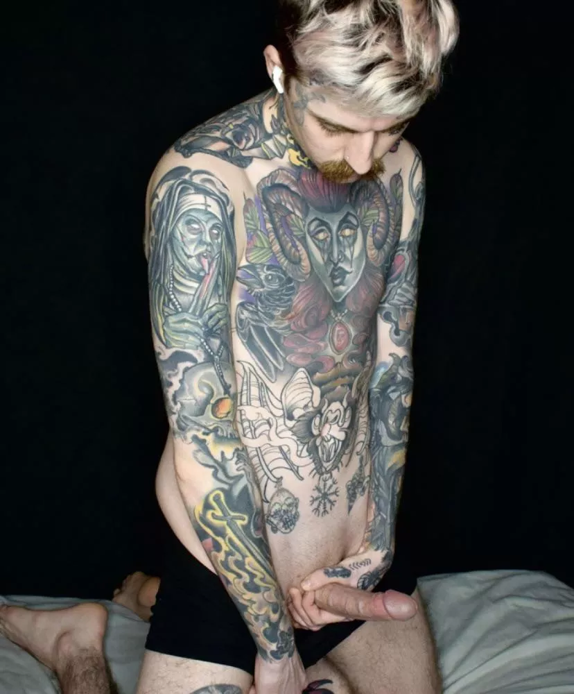 [26] Just waiting to be sucked 😏