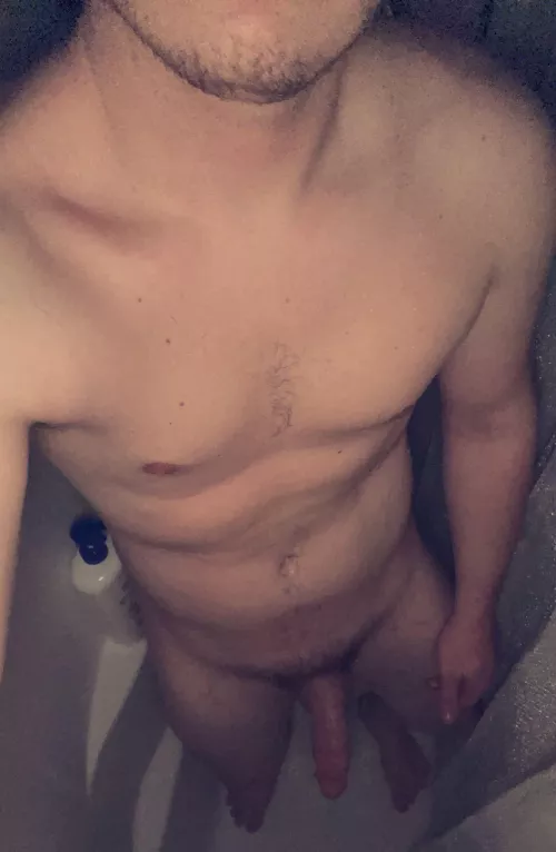 [27] any bros want to fuck around in the shower?