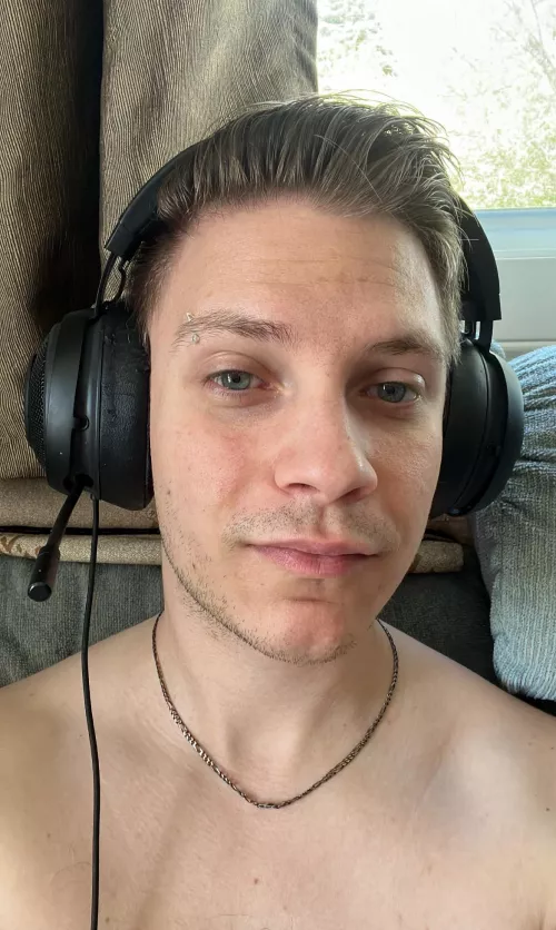 (27) hey, Iβm new to this Fortnite no build thing. On PS4 looking for someone to duo with me xx PS. Iβm not a pro so advices are welcome! π